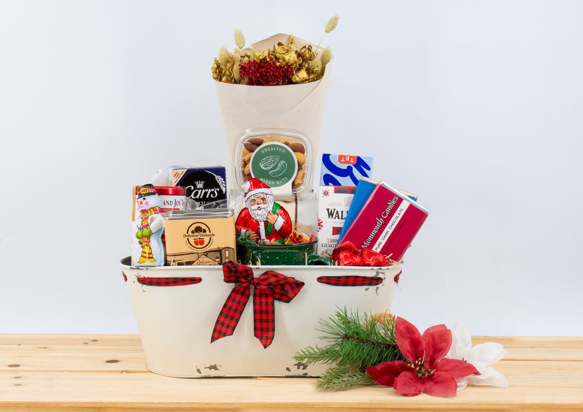 Deluxe Comfort & Joy Gift Basket w/ DFlWR